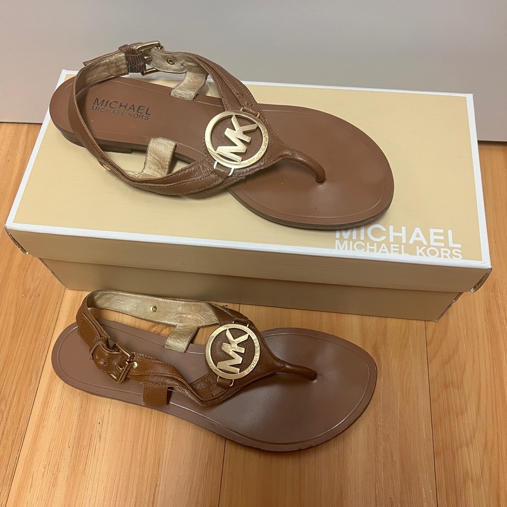 Michael Kors charm thong tobacco sandals size 7.5